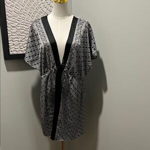 Motherhood Black and White Patterned Pregnancy Top